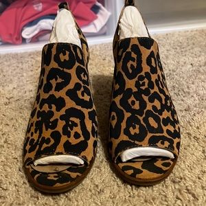 NWOT lucky brand peep toe booties